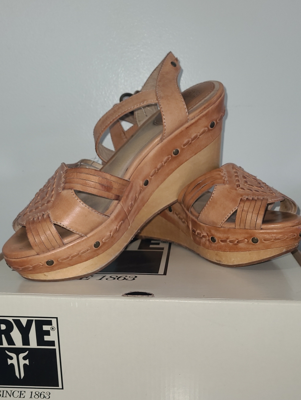 Frye Leather Wedge Sandals Natural Size 8